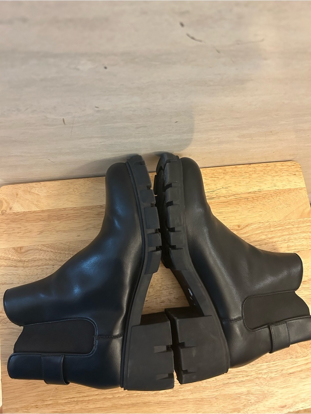 GBG Los Angeles Black Lug Sole Chelsea Boots - Picture 5 of 9
